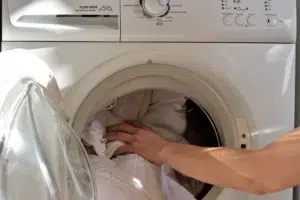 Laver ses vêtements infestés de punaises de lit